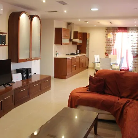 Seaview Penthouse With Hidden *